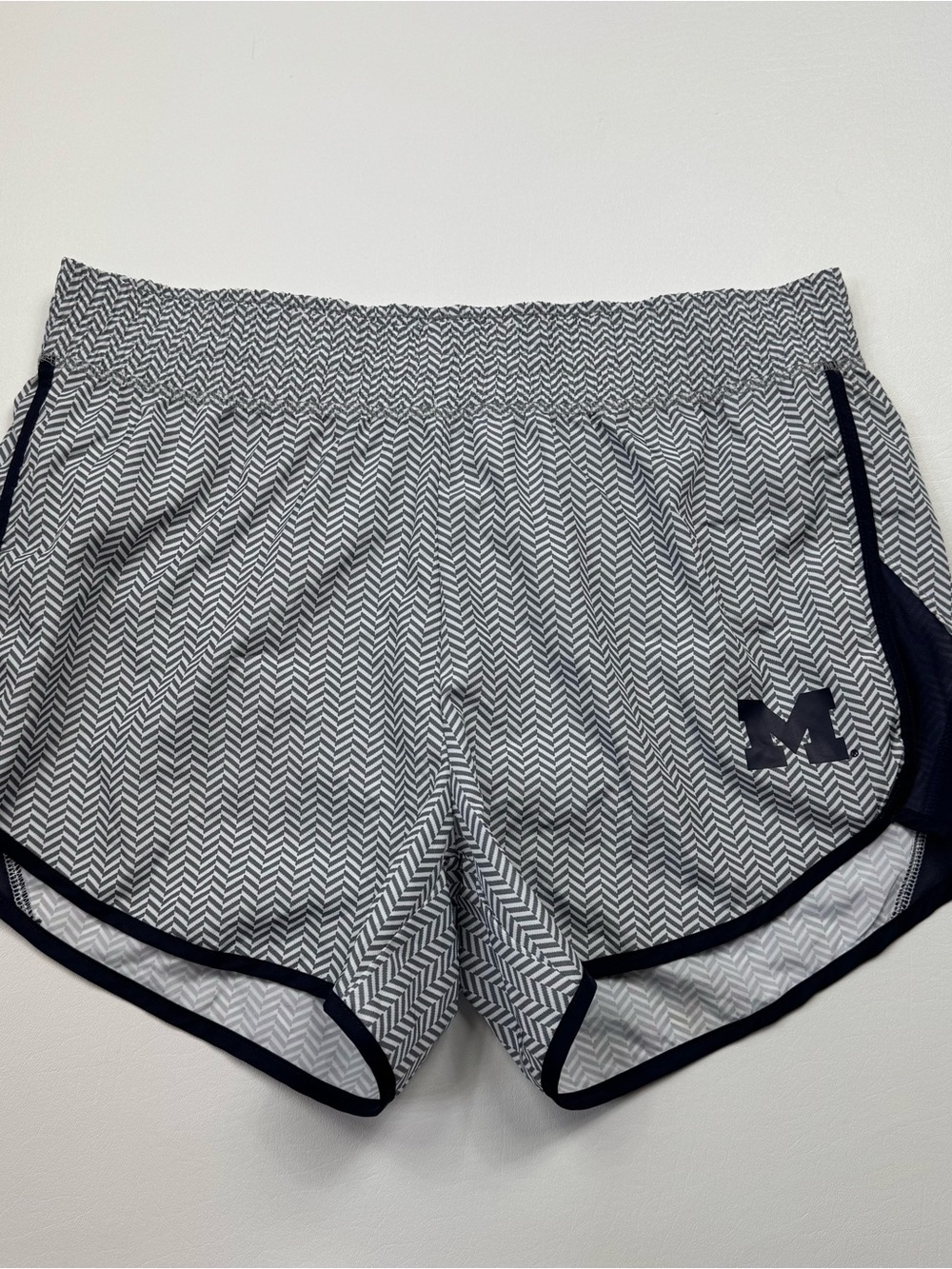 Rivalry Threads Grey Chevron University of Michigan Shorts Size Large